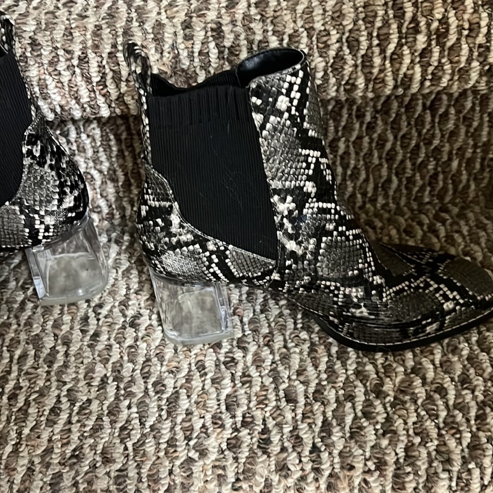 Forever 21 boots - Picture 3 of 6